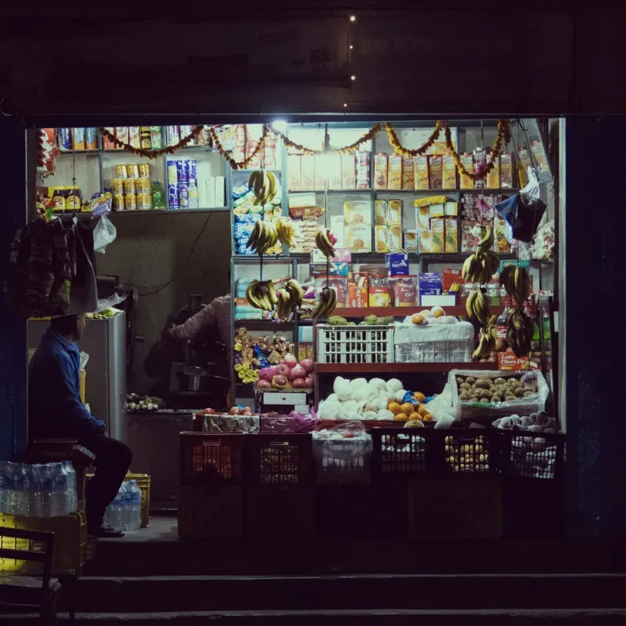 Kệ gạo và hàng khô